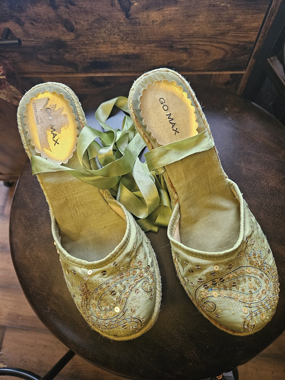 Gomax Women's Embroidered Green Slip-On Flats